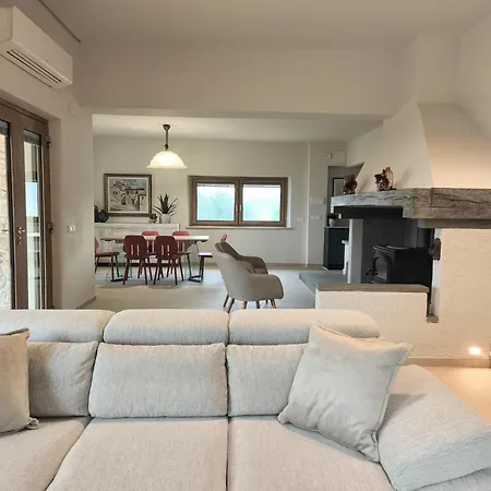 Melissa With A Pool In The Tranquility Of The Hills With A View Of Trasimeno Villa *