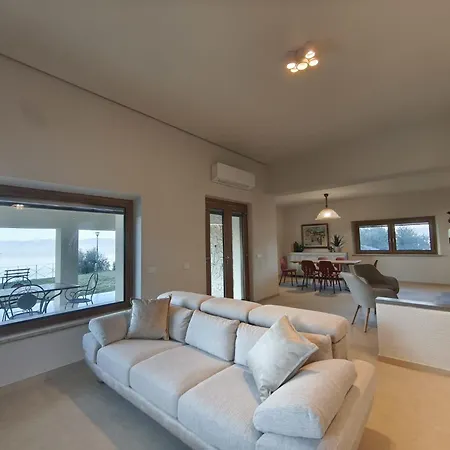 Melissa With A Pool In The Tranquility Of The Hills With A View Of Trasimeno *