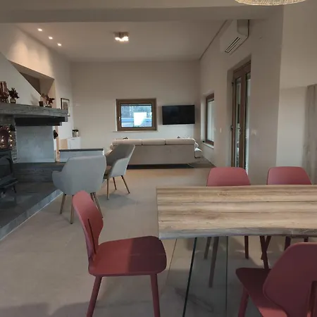 Melissa With A Pool In The Tranquility Of The Hills With A View Of Trasimeno *