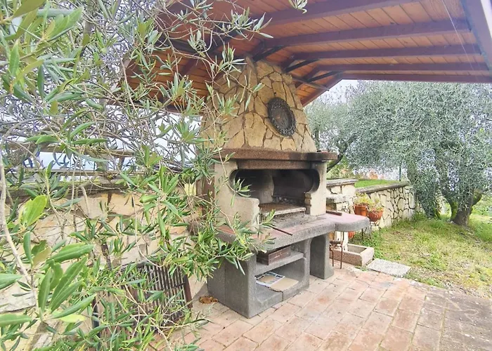 Melissa With A Pool In The Tranquility Of The Hills With A View Of Trasimeno