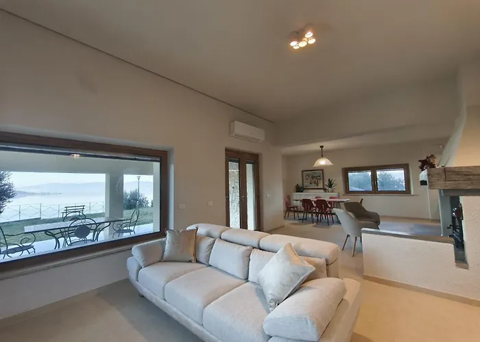 Melissa With A Pool In The Tranquility Of The Hills With A View Of Trasimeno *