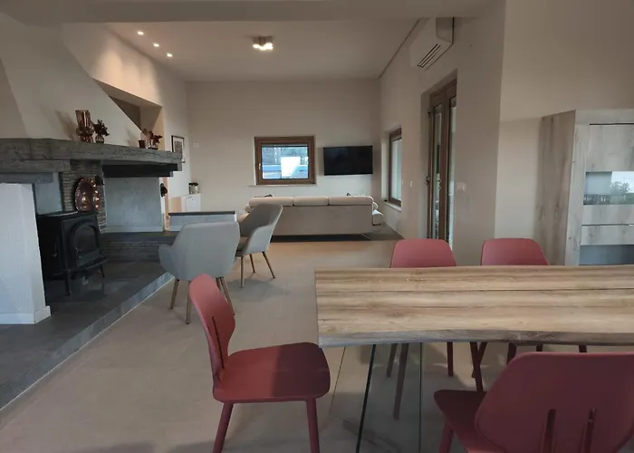 Melissa With A Pool In The Tranquility Of The Hills With A View Of Trasimeno *